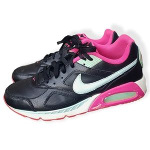 Nike Air Max IVO Leather Sneakers